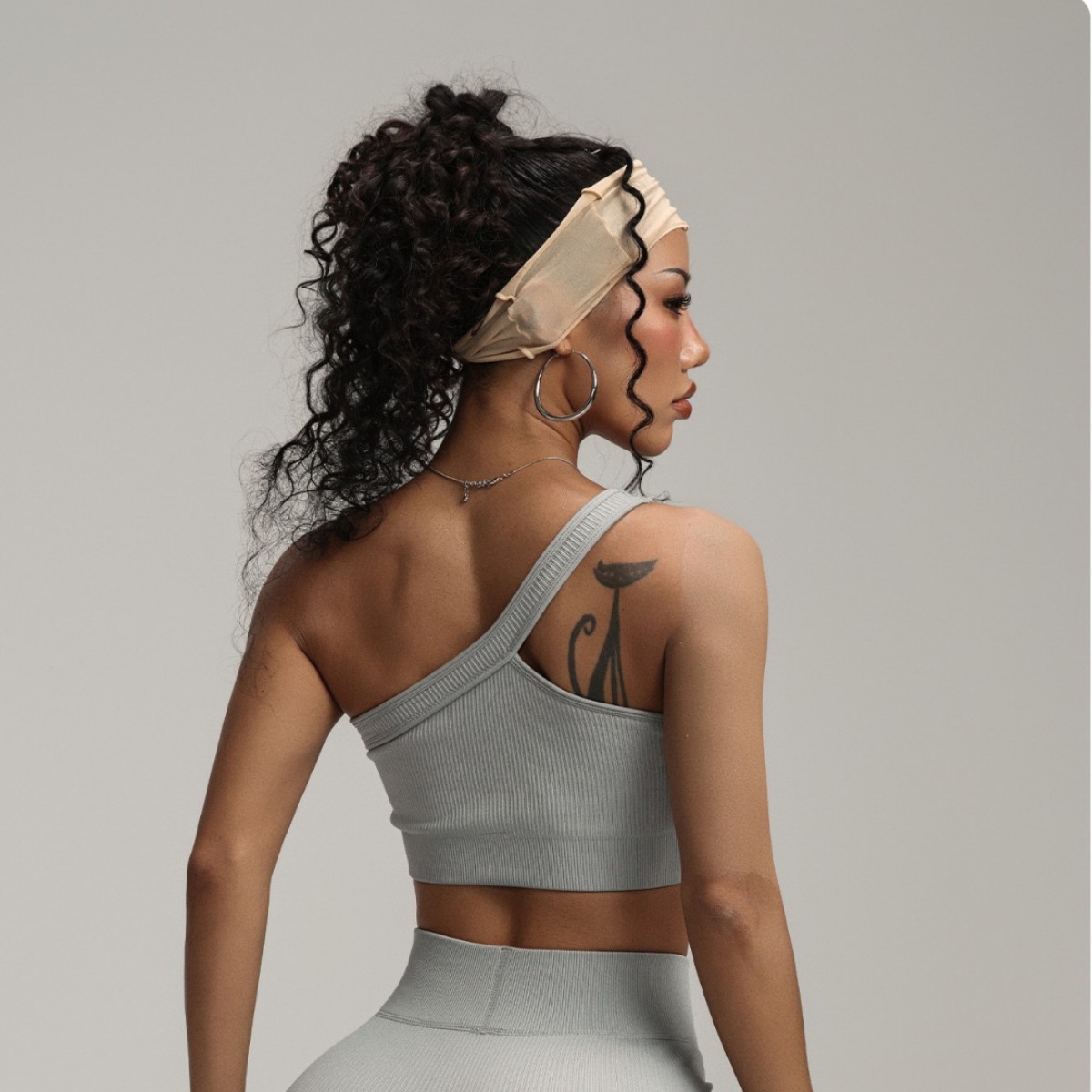 حمالة صدر رياضية نسائية بكتف و - مراجعة Seamless Ribbed Workout Tank Top وسعره