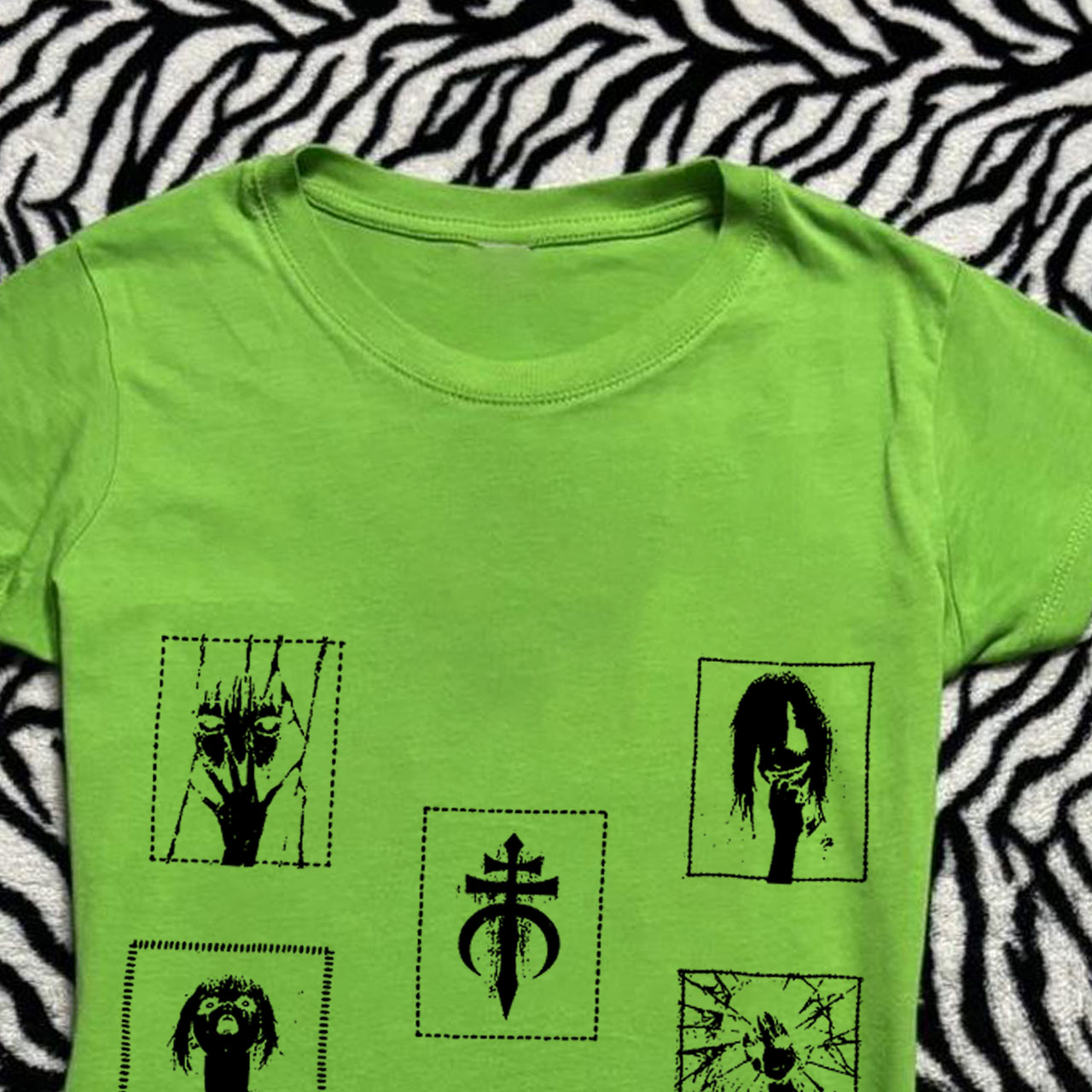 بلوزة نسائية قصيرة بتصميم عتيق - مراجعة Y2K Graphic Baby Tee Crop وسعره