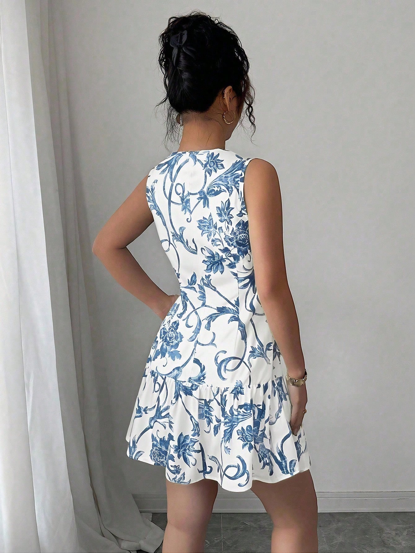 فستان نسائي قصير بدون أكمام مط - مراجعة French Vintage Floral Midi Dress وسعره