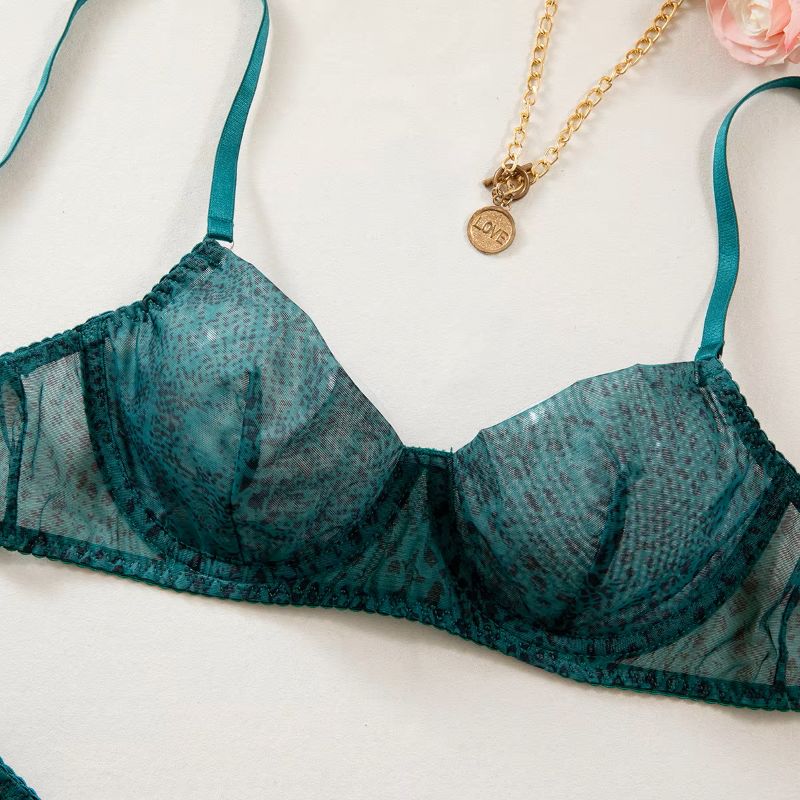 طقم ملابس داخلية نسائية من قطع - مراجعة Lingerie وسعره